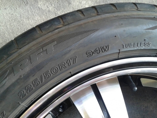 ขอบ17นิ้ว6รู พร้อมยาง สวยๆ 4 ล้อ ราคา 7900 บาท ขอบ17นิ้ว6รู พร้อมยาง สวยๆ 4 ล้อ ราคา 7900 บาท