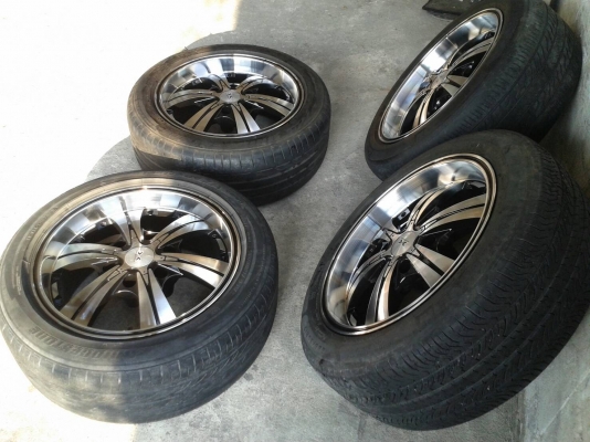 ล้แม็ก17นิ้ว6รู พร้อมยาง สวยๆ 4 ล้อ ราคา 7900 บาท