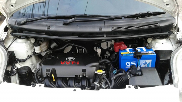 TOYOTA Yaris  ตัวTOP เกียร์ออโต้   ปี50