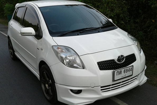 TOYOTA Yaris  ตัวTOP เกียร์ออโต้   ปี50