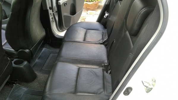 TOYOTA Yaris  ตัวTOP เกียร์ออโต้   ปี50