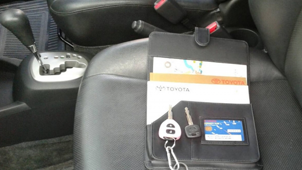 TOYOTA Yaris  ตัวTOP เกียร์ออโต้   ปี50