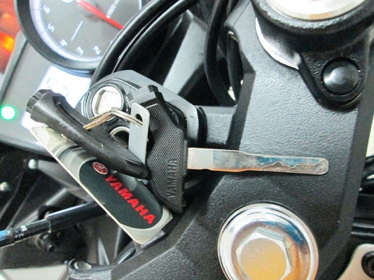 (โอนฟรี) ขาย Yamaha R15 รถปี 2015 ไมล์แท้ 7082 กม สภาพสวยเดิมๆ แรงด้วยขุมกำลัง 150CC บิดติดมือ มีกุญแท้ 2 ดอก (โอนฟรี) ขาย Yamaha R15 รถปี 2015 ไมล์แท้ 7082 กม สภาพสวยเดิมๆ แรงด้วยขุมกำลัง 150CC บิดติดมือ มีกุญแท้ 2 ดอก