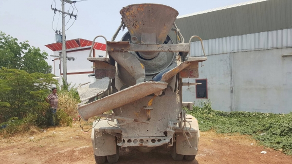 ขาย รถโม่ปูน 2.5 คิว 6 ล้อ FUSO เครื่อง 6D15 175 แรงม้า คัสซีดีไม่บวม พวงมาลัยพาวเวอร์ เอกสารใบอินวอยซ์ ราคาต่อรองได้ครับ