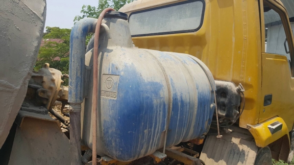 ขาย รถโม่ปูน 2.5 คิว 6 ล้อ FUSO เครื่อง 6D15 175 แรงม้า คัสซีดีไม่บวม พวงมาลัยพาวเวอร์ เอกสารใบอินวอยซ์ ราคาต่อรองได้ครับ