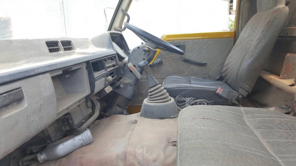 ขาย รถโม่ปูน 2.5 คิว 6 ล้อ FUSO เครื่อง 6D15 175 แรงม้า คัสซีดีไม่บวม พวงมาลัยพาวเวอร์ เอกสารใบอินวอยซ์ ราคาต่อรองได้ครับ