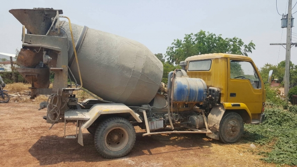 ขาย รถโม่ปูน 2.5 คิว 6 ล้อ FUSO เครื่อง 6D15 175 แรงม้า คัสซีดีไม่บวม พวงมาลัยพาวเวอร์ เอกสารใบอินวอยซ์ ราคาต่อรองได้ครับ