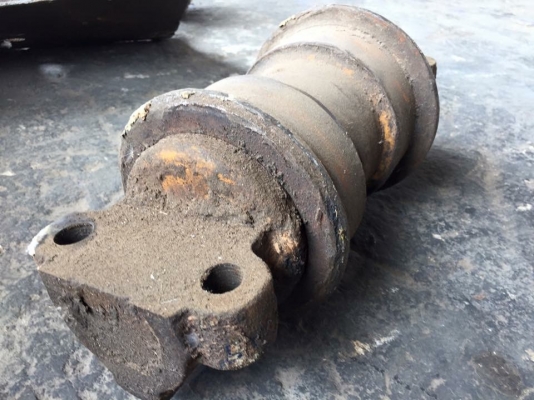 โรลเลอร์รถขุด sumitomo2650 เก่าญี่ปุ่น ราคา 2,000 บาท โรลเลอร์รถขุด sumitomo2650 เก่าญี่ปุ่น ราคา 2,000 บาท