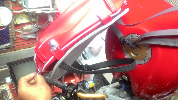 กระเป๋าติดรถมอเตอร์ไซ