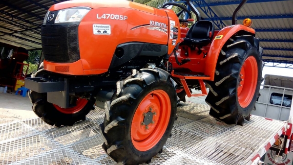KUBOTA  L 4708 SP (4WD)  2 เพลา   สภาพใหม่สวยๆ   ชั่วโมงใช้   งานน้อย  สีเดิมทั้งคัน  พร้อมผาน24X6 และผาน22X4