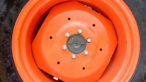 KUBOTA  L 4708 SP (4WD)  2 เพลา   สภาพใหม่สวยๆ   ชั่วโมงใช้   งานน้อย  สีเดิมทั้งคัน  พร้อมผาน24X6 และผาน22X4