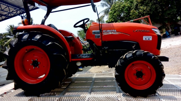 KUBOTA  L 4708 SP (4WD)  2 เพลา   สภาพใหม่สวยๆ   ชั่วโมงใช้   งานน้อย  สีเดิมทั้งคัน  พร้อมผาน24X6 และผาน22X4