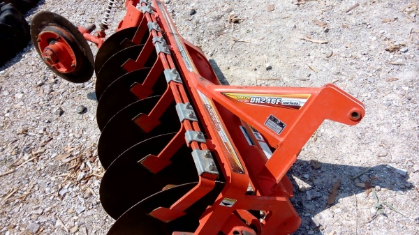 KUBOTA  L 4708 SP (4WD)  2 เพลา   สภาพใหม่สวยๆ   ชั่วโมงใช้   งานน้อย  สีเดิมทั้งคัน  พร้อมผาน24X6 และผาน22X4