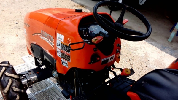 KUBOTA  L 4708 SP (4WD)  2 เพลา   สภาพใหม่สวยๆ   ชั่วโมงใช้   งานน้อย  สีเดิมทั้งคัน  พร้อมผาน24X6 และผาน22X4