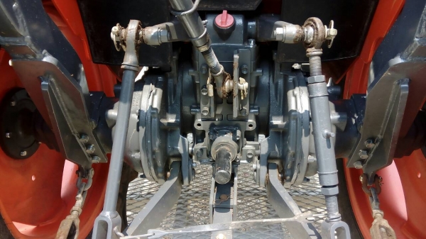 KUBOTA  L 4708 SP (4WD)  2 เพลา   สภาพใหม่สวยๆ   ชั่วโมงใช้   งานน้อย  สีเดิมทั้งคัน  พร้อมผาน24X6 และผาน22X4