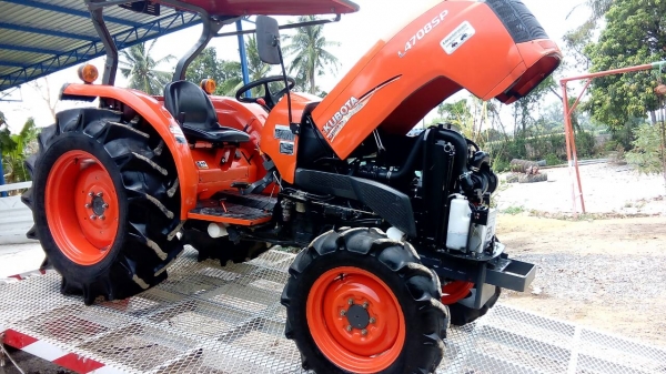 KUBOTA  L 4708 SP (4WD)  2 เพลา   สภาพใหม่สวยๆ   ชั่วโมงใช้   งานน้อย  สีเดิมทั้งคัน  พร้อมผาน24X6 และผาน22X4