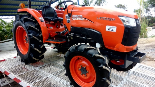 KUBOTA  L 4708 SP (4WD)  2 เพลา   สภาพใหม่สวยๆ   ชั่วโมงใช้   งานน้อย  สีเดิมทั้งคัน  พร้อมผาน24X6 และผาน22X4