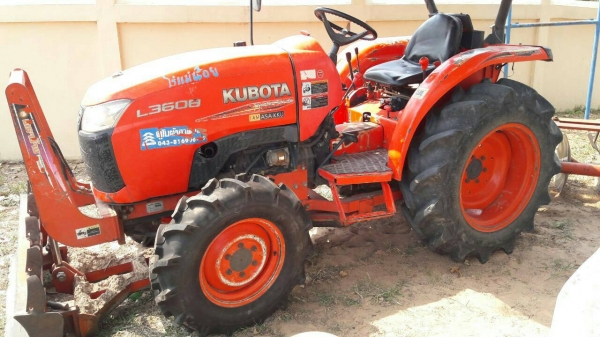 ขายรถไถ  L36  พร้อมอุปกรณ์ 3 ชิ้นราคาถูกสภาพดีพร้อมใช้ ปี 53  ทำงาน 12xx  ชั่วโมง