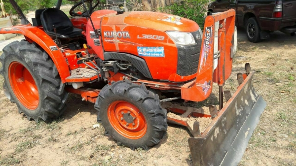 ขายรถไถ L36 พร้อมอุปกรณ์ 3 ชิ้นราคาถูกสภาพดีพร้อมใช้ ปี 53 ทำงาน 12xx ชั่วโมง ขายรถไถ L36 พร้อมอุปกรณ์ 3 ชิ้นราคาถูกสภาพดีพร้อมใช้ ปี 53 ทำงาน 12xx ชั่วโมง