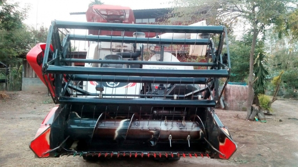 ขายรถเกี่ยวข้าวคูโบต้า  DC 70 g   ปี 56  สภาพสวย  ราคา  535,000  รถพร้อมใช้