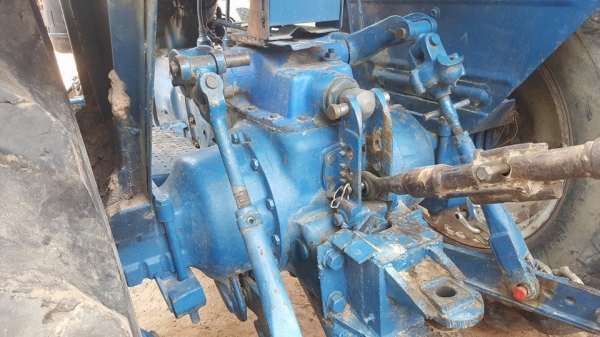 ขายรถไถแทรคเตอร์ ford รุ่นt3 เอกสารใบอินวอยซ์ อุปกรณ์ผานหลัง7 CMTใบดันหน้า สภาพพร้อมทำงานทุกวัน พ.เพาเวอร์