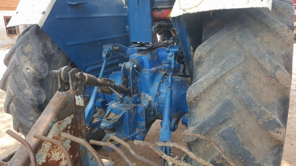 ขายรถไถแทรคเตอร์ ford รุ่นt3 เอกสารใบอินวอยซ์ อุปกรณ์ผานหลัง7 CMTใบดันหน้า สภาพพร้อมทำงานทุกวัน พ.เพาเวอร์