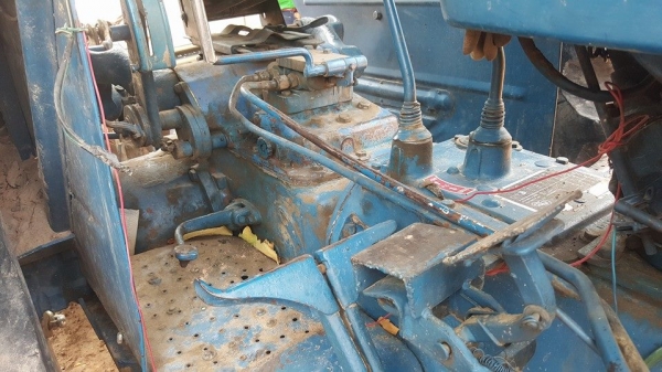 ขายรถไถแทรคเตอร์ ford รุ่นt3 เอกสารใบอินวอยซ์ อุปกรณ์ผานหลัง7 CMTใบดันหน้า สภาพพร้อมทำงานทุกวัน พ.เพาเวอร์