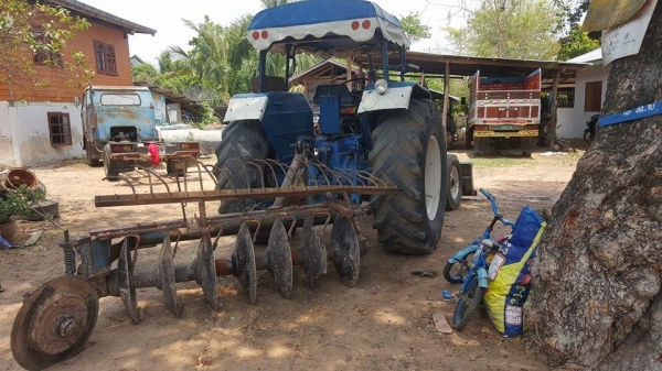 ขายรถไถแทรคเตอร์ ford รุ่นt3 เอกสารใบอินวอยซ์ อุปกรณ์ผานหลัง7 CMTใบดันหน้า สภาพพร้อมทำงานทุกวัน พ.เพาเวอร์