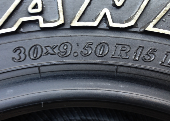 ยาง All Dunlop 30 9.5 R15 ปี14 ดอกเต็ม พร้อมใช้งาน ราคาไม่แพง
