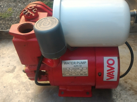 ปั๊มน้ำอัตโนมัติ ขนาด 1/2 แรงม้า ทางเข้า 1 นิ้ว ทางออกประมาณ 1 นิ้ว  เสียงเงียบมาก