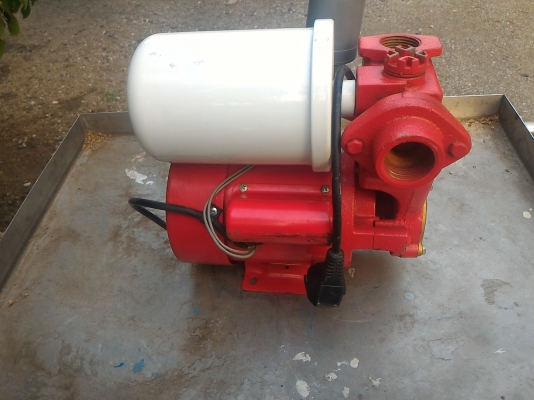 ปั๊มน้ำอัตโนมัติ ขนาด 1/2 แรงม้า ทางเข้า 1 นิ้ว ทางออกประมาณ 1 นิ้ว  เสียงเงียบมาก