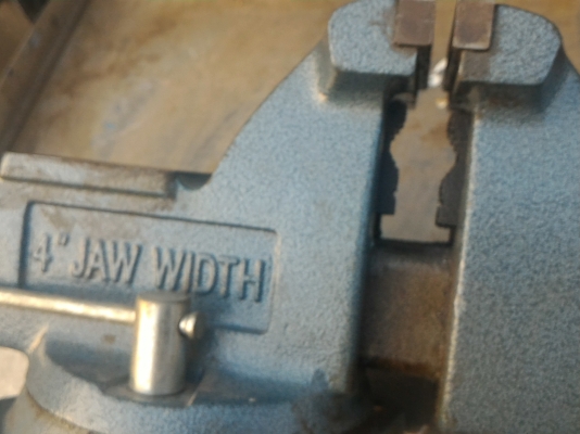 ปากกาจับยึดชิ้นงาน LACROC ของ U.S.A. ขนาดตั้งแต่ 4 นิ้ว รุ่นงานหนัก หมุนได้อิสระรอบตัวกับฐาน