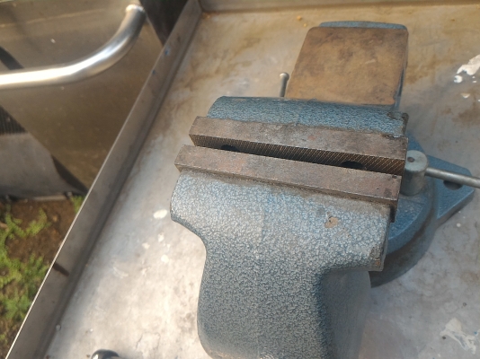 ปากกาจับยึดชิ้นงาน LACROC ของ U.S.A. ขนาดตั้งแต่ 4 นิ้ว รุ่นงานหนัก หมุนได้อิสระรอบตัวกับฐาน