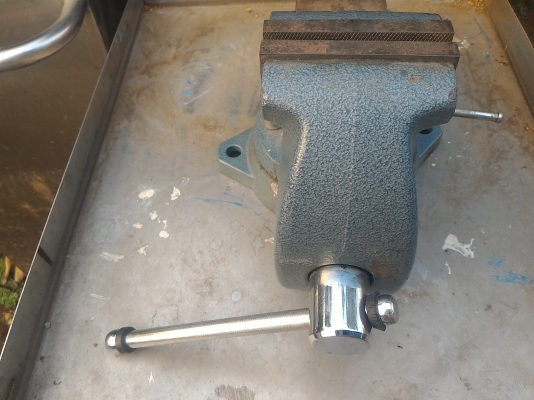 ปากกาจับยึดชิ้นงาน LACROC ของ U.S.A. ขนาดตั้งแต่ 4 นิ้ว รุ่นงานหนัก หมุนได้อิสระรอบตัวกับฐาน