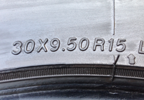 ยาง All Yokohama 30 9.5 R15 ปี13ดอกสวย พร้อมใช้งาน ราคาไม่แพง