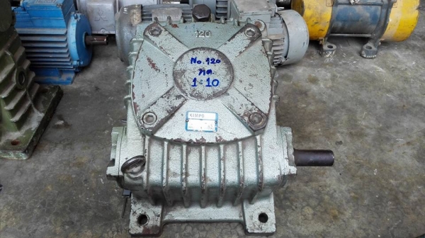 วอร์มเกียร์ทดแนวคว่ำ KIMPO เบอร์ 120 ทด 1:10 ใช้กับมอเตอร์ 7.5 HP. สภาพสดใหม่หมุนนิ่มพร้อมใช้มาเทสก่อนได้ครับ.