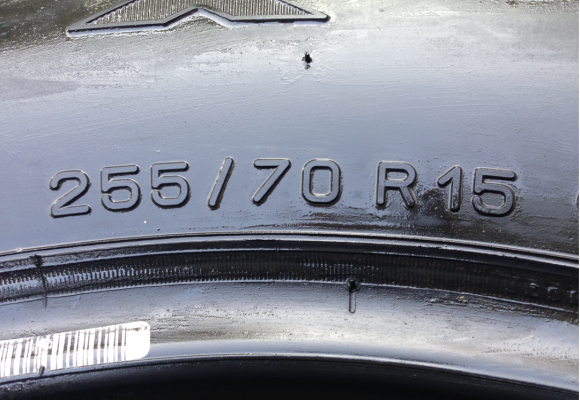 ยาง All Michelin 255 70 15 ปี13 ดอกเต็ม ไม่มีปะ ราคาไม่แพง