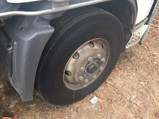 10 ล้อตู้เปียก 220 แรง HINO FL1JNLA รถปี 2549 ไมล์ 6 แสนกว่าโล เล่มทะเบียนพร้อม มีประกันชั้น 1 รถสวย