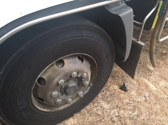 10 ล้อตู้เปียก 220 แรง HINO FL1JNLA รถปี 2549 ไมล์ 6 แสนกว่าโล เล่มทะเบียนพร้อม มีประกันชั้น 1 รถสวย