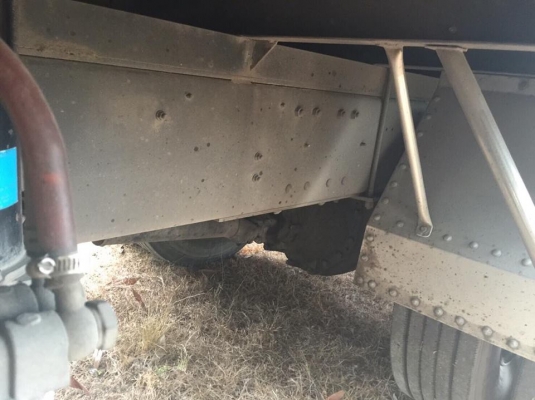 10 ล้อตู้เปียก 220 แรง HINO FL1JNLA รถปี 2549 ไมล์ 6 แสนกว่าโล เล่มทะเบียนพร้อม มีประกันชั้น 1 รถสวย