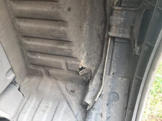 10 ล้อตู้เปียก 220 แรง HINO FL1JNLA รถปี 2549 ไมล์ 6 แสนกว่าโล เล่มทะเบียนพร้อม มีประกันชั้น 1 รถสวย