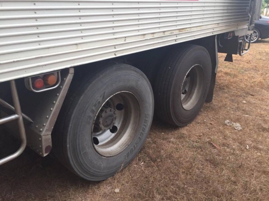 10 ล้อตู้เปียก 220 แรง HINO FL1JNLA รถปี 2549 ไมล์ 6 แสนกว่าโล เล่มทะเบียนพร้อม มีประกันชั้น 1 รถสวย