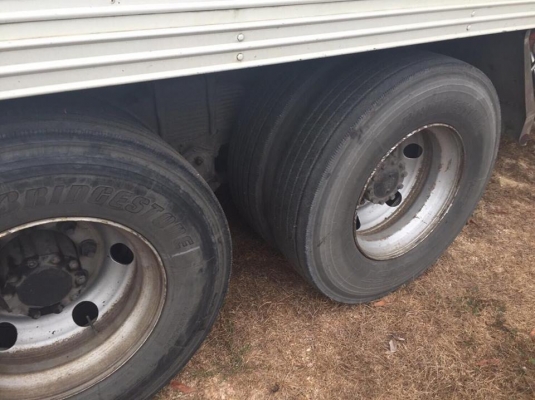 10 ล้อตู้เปียก 220 แรง HINO FL1JNLA รถปี 2549 ไมล์ 6 แสนกว่าโล เล่มทะเบียนพร้อม มีประกันชั้น 1 รถสวย