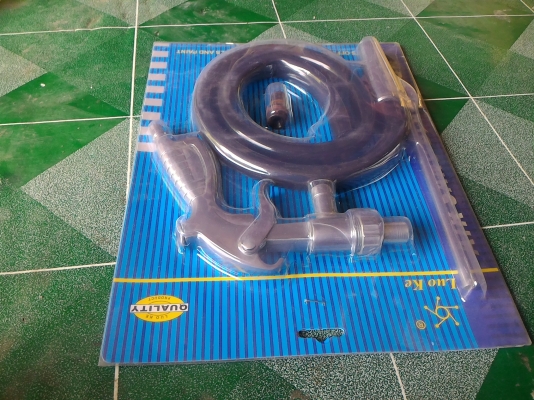 ชุดปืนพ่นทรายทำความสะอาดผิวชิ้นงาน แค่ต่อลมเข้าใช้งานดูทรายหรือผงเหล็กพ่นได้เลย มีหัวพุ่นให้สองอันไว้เปลี่ยนได้  จัดส่งให้ฟรีทั่วประเทศ