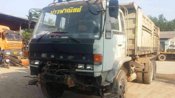 10 ล้อดั้มนางฟ้าแท้ 240 แรง FXZ23NFPF R. รถดีแต่สีไม่สวย บอดี้ไม่สวย