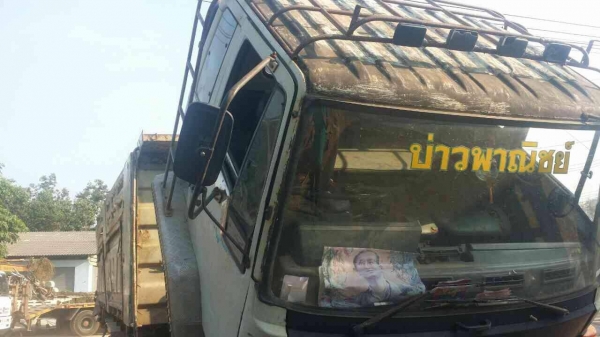 10 ล้อดั้มนางฟ้าแท้ 240 แรง FXZ23NFPF R. รถดีแต่สีไม่สวย บอดี้ไม่สวย