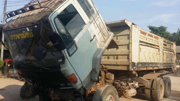 10 ล้อดั้มนางฟ้าแท้ 240 แรง FXZ23NFPF R. รถดีแต่สีไม่สวย บอดี้ไม่สวย