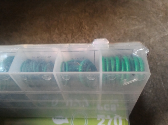 ชุดยางโอริ่งใช้งานเอนกประสงค์  ยี่ห้อ OSAKA จากญี่ปุ่น เป็นชนิดสีเขียว มีจำนวน 270 ชิ้น มีครบทุกขนาด มีขนาดให้เลือกใช้ตามต้องการ มีกล่องพลาสติกแข็งเก็บเป็นช่องๆ