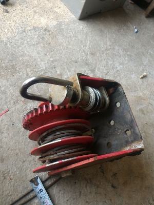 ชุดเพื่องทดแบบตัวหนอนหมุนด้วยมืออัตราทด 1 : 40 หมุนดึงสายสลิงเพื่อยกของ (เหลือแค่ 5 ตัว)