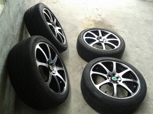 ล้อแม็ก17นิ้ว4รู100/114 พร้อมยาง สวยๆ 4 ล้อ ราคา 6900 บาท